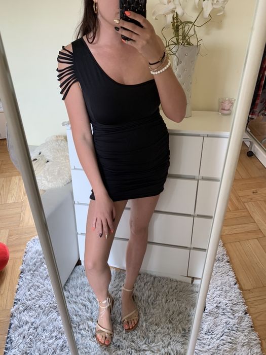 Sexy czarna marszczona na jedno ramie sznureczki sukienka mala czarna
