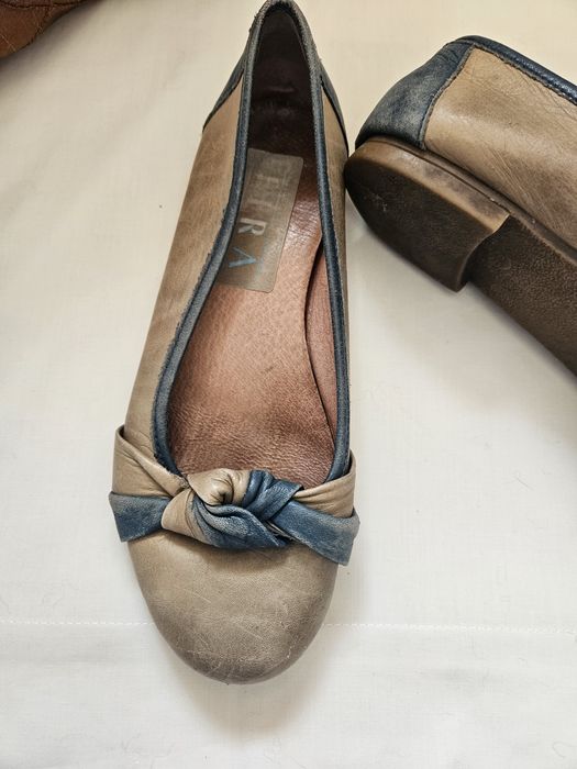 Sandálias pretas e sabrinas