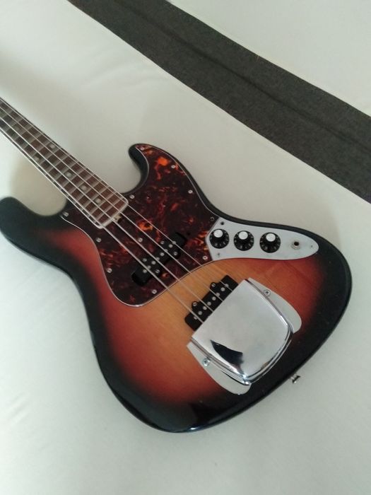 Włoska  gitara basowa
