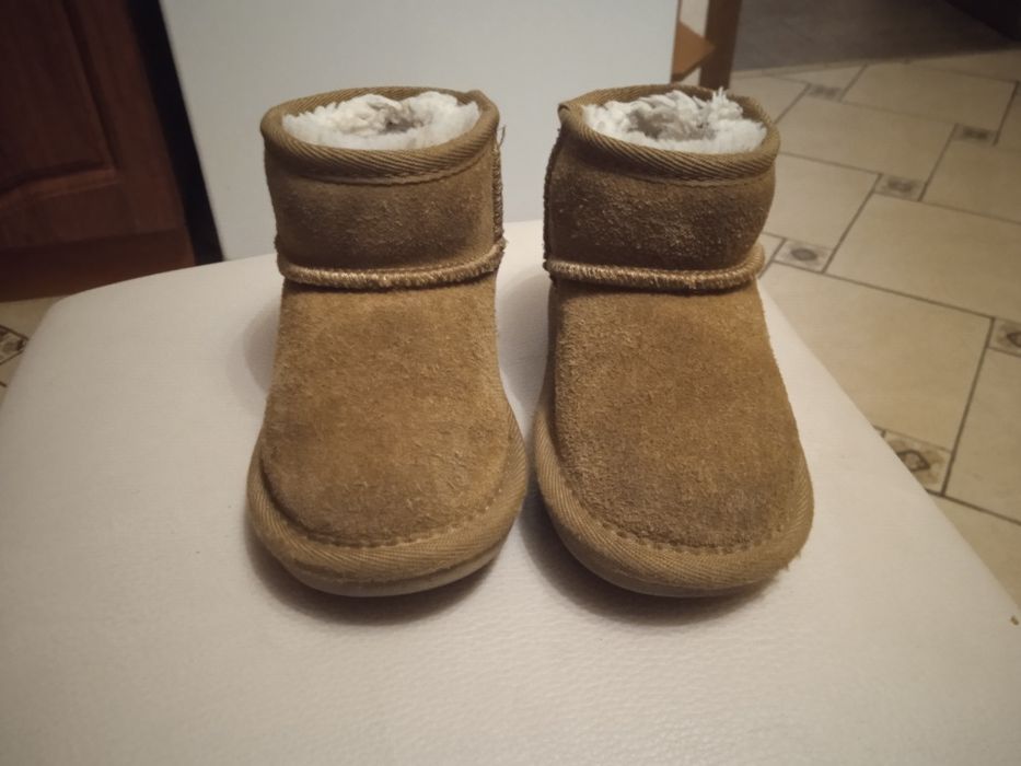 Уги, чобітки  для дівчинки