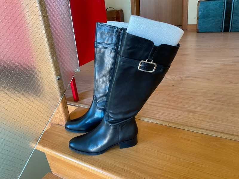 Botas de pele, pretas