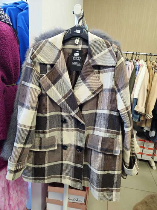 Krótki płaszczyk, marynarka kratka czekolada r. Uni, Italy !!!