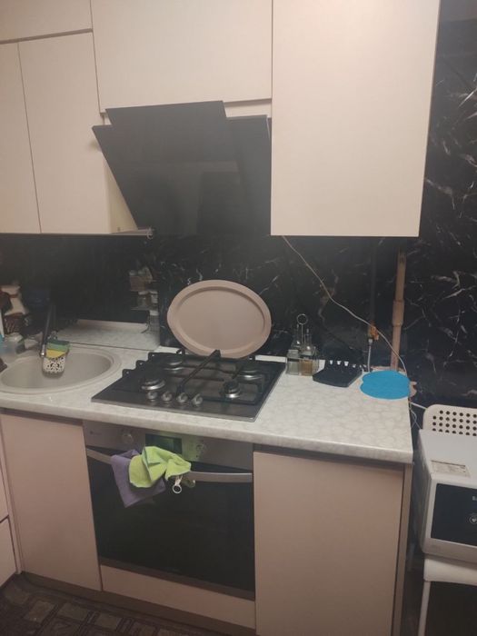 Здаєтся одна кімната в двох кімнатній квартирі