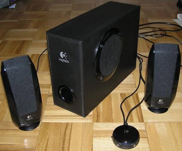 Sprzedam głośniki komputerowe Logitech S‑220 (2.1) ze subuferem