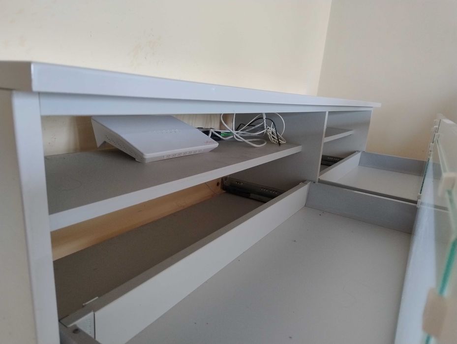 Szafka RTV podwieszana szara lakierowana