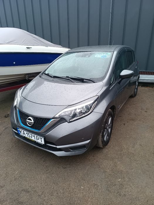 Нот 2020 года в родной краске, без ДТП. Гибрид,вариатор с небольшим пробегом. Машина в идеальном состоянии.