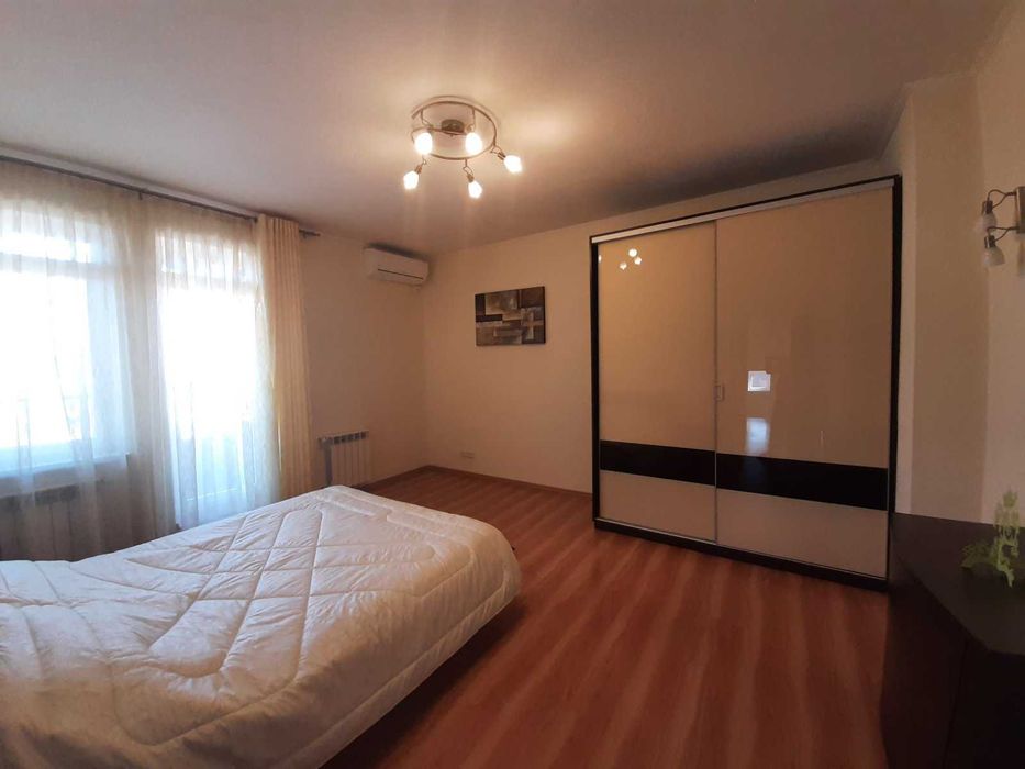 Киев. Дома 300 кв. Сауна. Джакузи. До 15 человек.