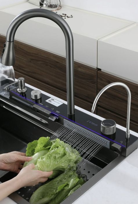 Zlew Stalowy Podświetlany z Wodospadem Nano Powłoka