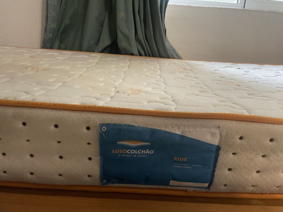 Cama solteiro com gaveta