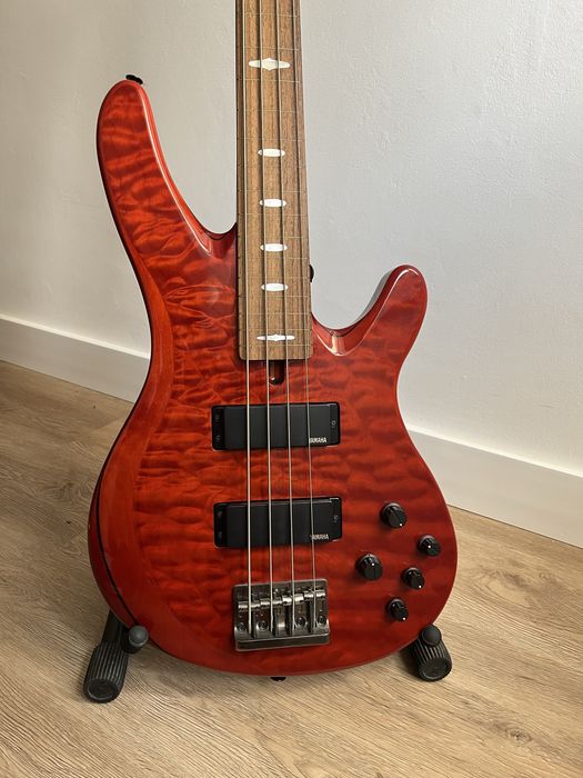 Baixo Yamaha TRB1004J