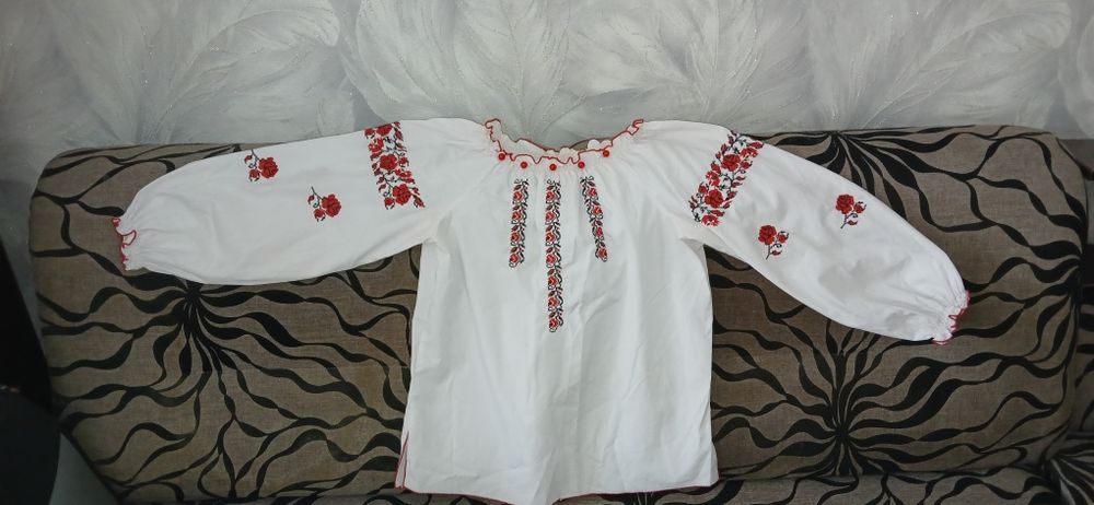 Продам вишиванку для дівчинки
