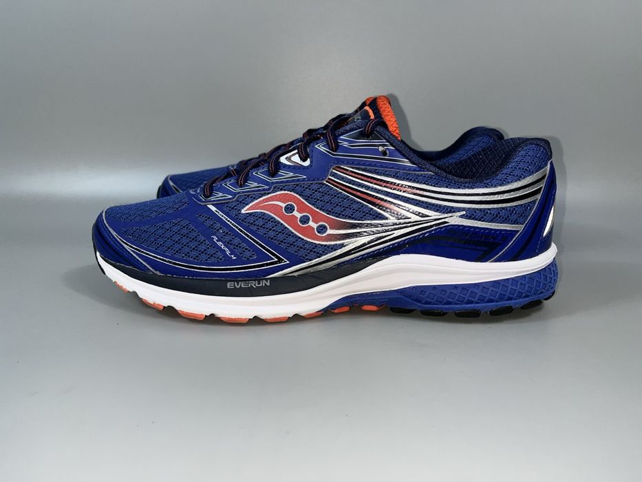 Кросівки Saucony 44 розмір (по устілці 28 см)