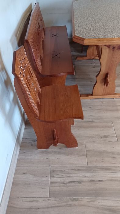 Mesa + 2 cadeiras + 2 bancos em madeira maciça