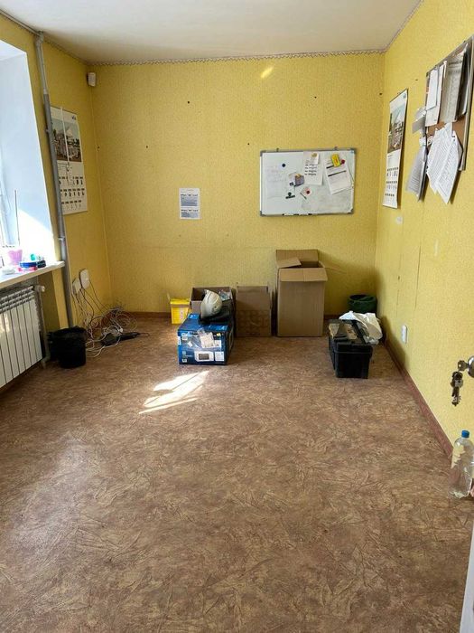 Продаю  будівлю магазину з офісними приміщеннями