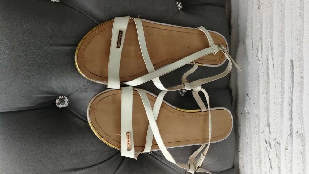Buty letnie damskie 2 pary za 30zl rozm. 39
