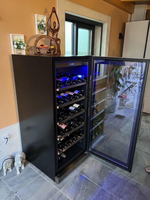 Cave de Vinhos Fust Novamatic Vinocave 501 — 121 Garrafas