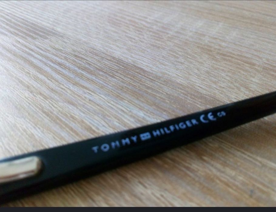 Okulary marki Tommy Hilfinger