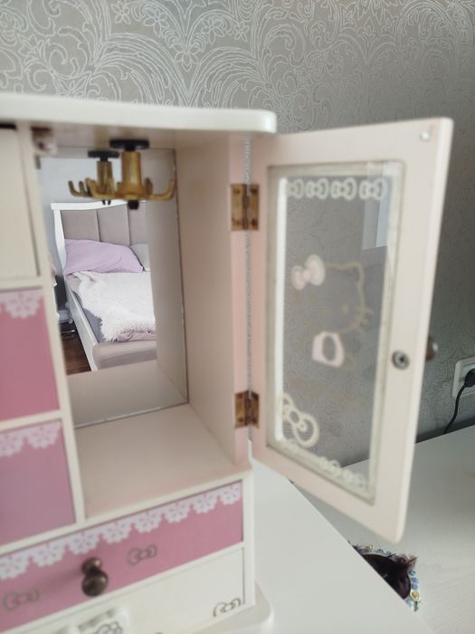 Дерев'яна шкатулка Hello Kitty для прикрас