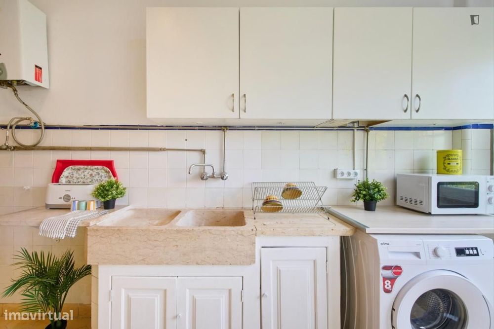 Quarto - localizado em Alvalade Lisbon