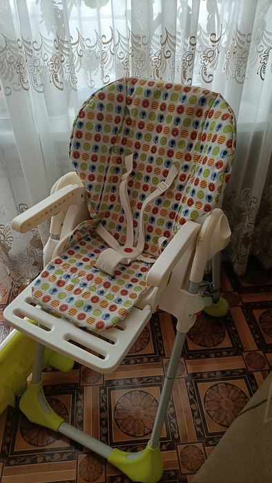 Продам стульчик для кормления Chicco Polly.