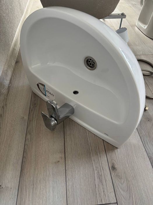 Продам новую сантехнику (ванна, унитаз, раковина)