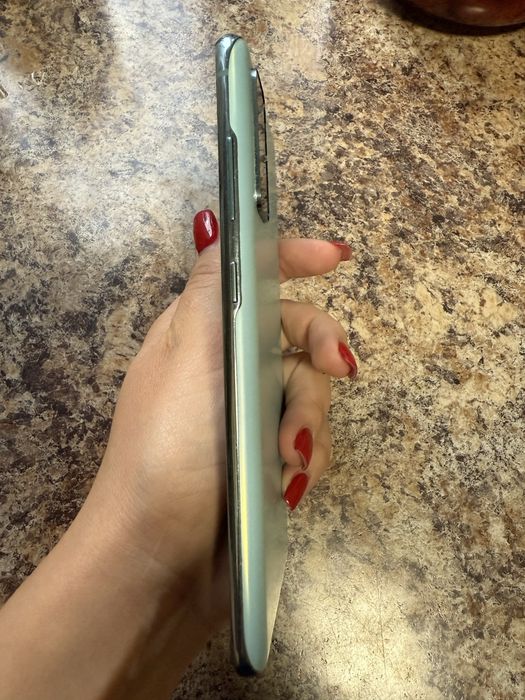 Продам samsung galaxy s 20 fe