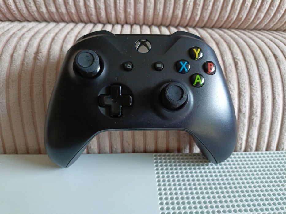 Konsola Xbox One S 1TB pad