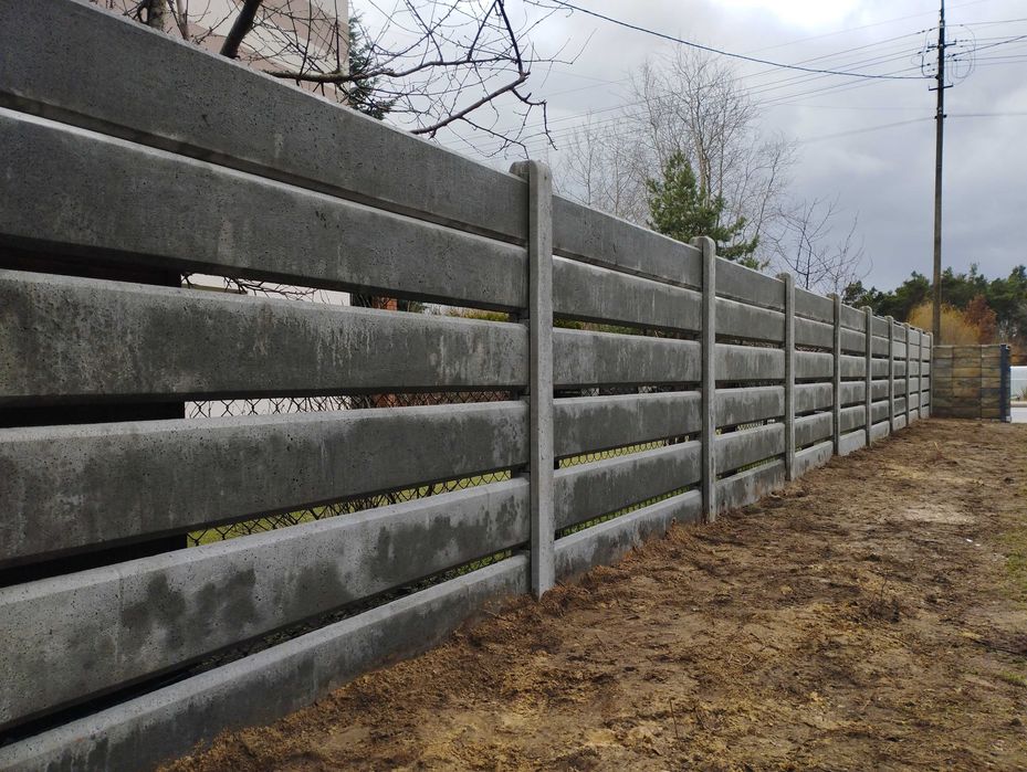 Ogrodzenia betonowe, minikoparka ,Słupki betonowe, montaż