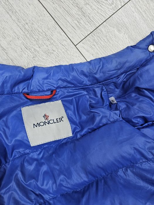 Moncler kurtka pikowana puchowa bomberka logo