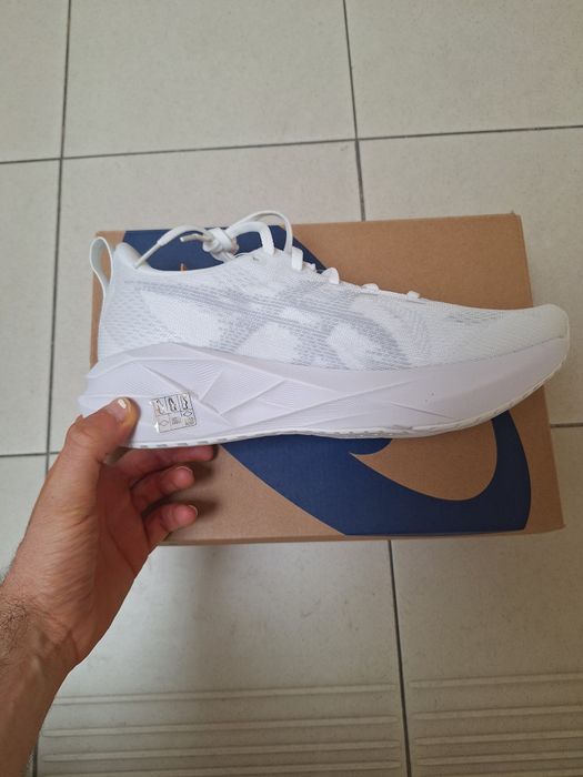 Asics Novablast 5 Branco (40)