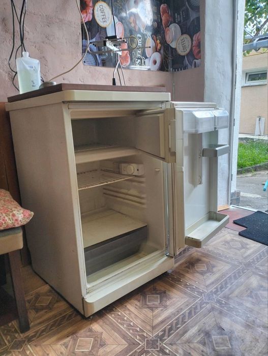 Продам два холодильника