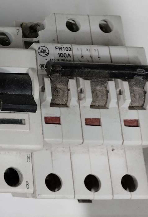 Rozłączniki izolacyjne