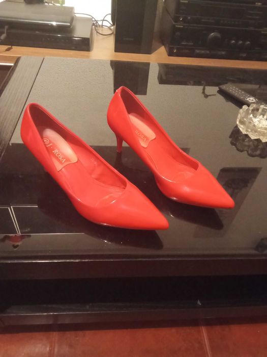 Vendo  par de sapatos de salto alto da marca J.Rosa número 41