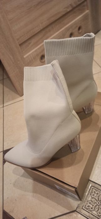 Botki białe materiałowe