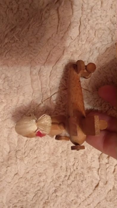 игрушка девочка дерево куколка на самолете