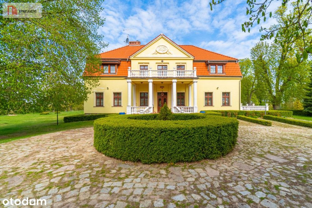 Piękny dwór z parkiem i stawem – 3,34 ha