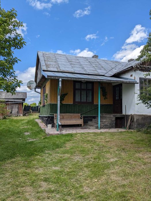 Продається добротна оселя в селищі Смолин. Львівської обл.