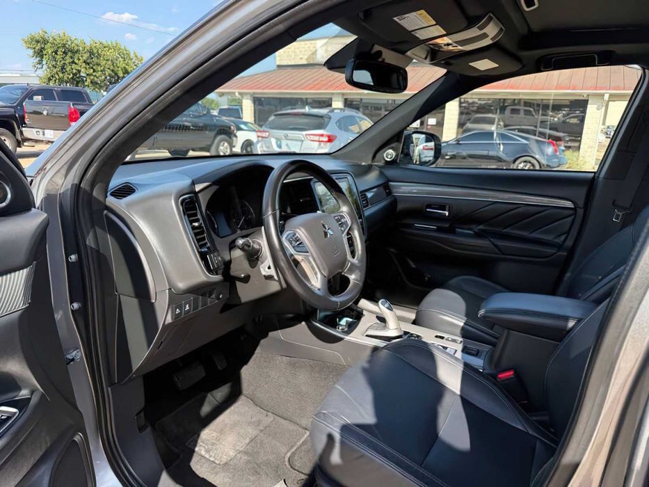 Mitsubishi Outlander PHEV SEL      2018