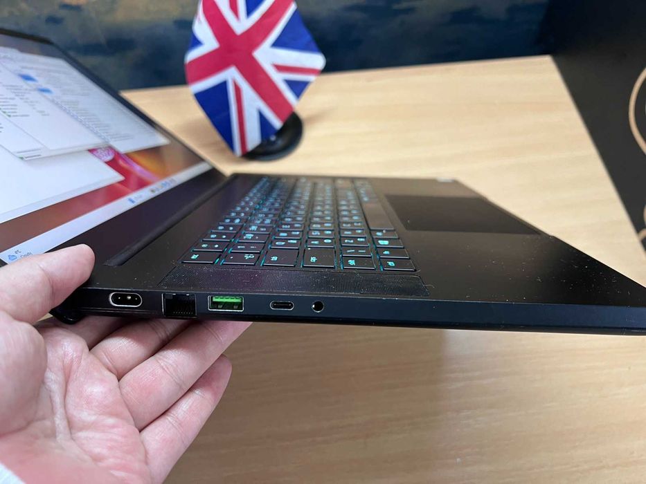 Razer Blade 15 15.6"IPS FHD 144Hz i7-10750H 16/512Gb GTX 1660Ti 6Gb