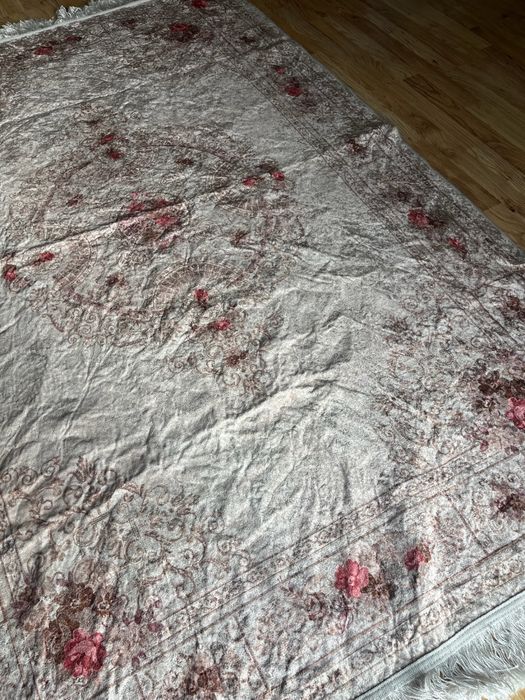 Dywan beżowo-różowy