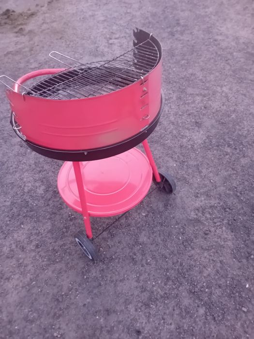 Grill  ogrodowy na kółkach