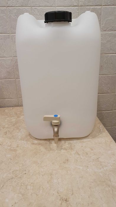 Рукомийник з металевим краном /Італія/ 20 л.