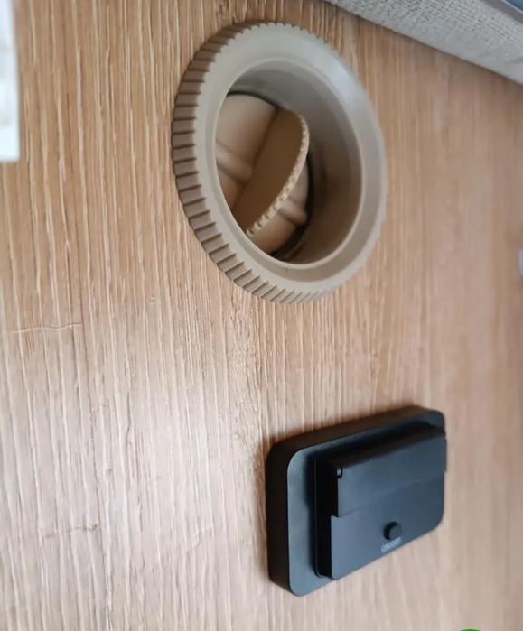 Устройство для зарядки до 3 телефонов от акумулятора12В.Вольтметр.