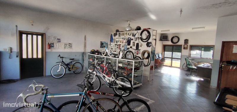 Loja para comércio alugo no Rês chão. Ler texto P.F. Gondomar S.Pedro