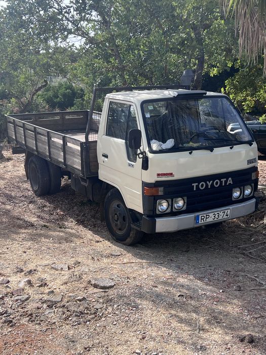 Toyota dyna 250 .