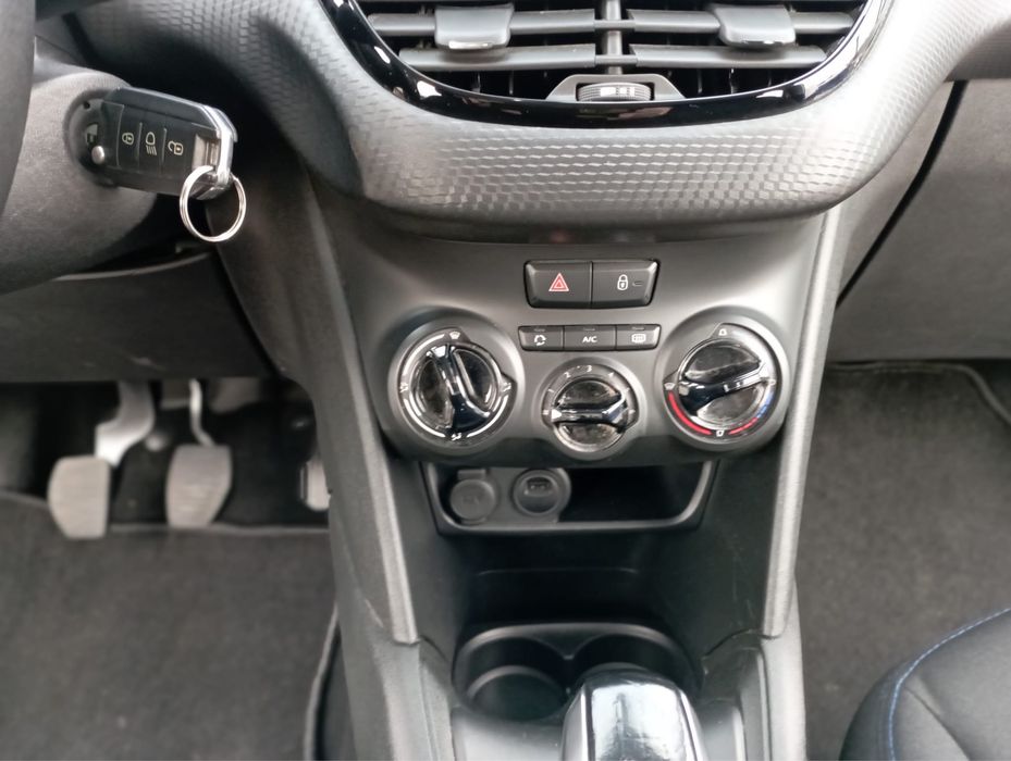 Peugeot 208 Signature 2019