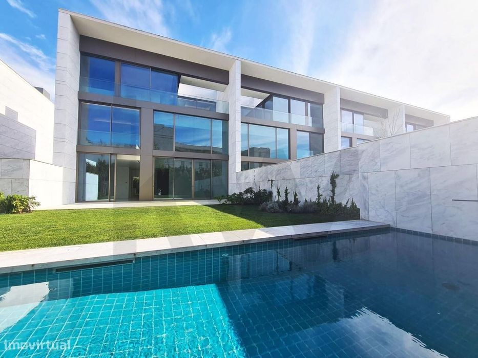 Exclusiva Moradia T3+1 de Luxo no Centro de Cascais | Condomínio Legac