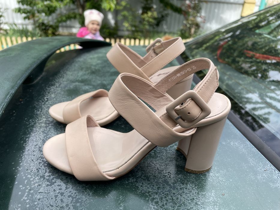 Босоніжки класичні на ніжку до 23,5 см