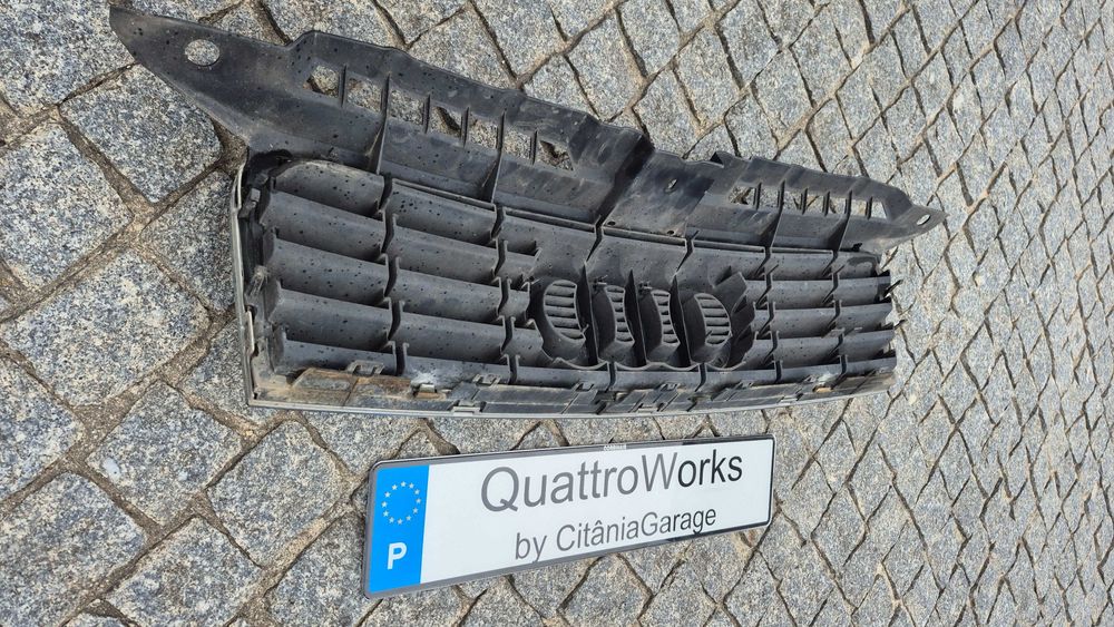 AUDI A3 8P - Grelha Central Para Choques ORIGINAL RIGOROSAMENTE NOVA