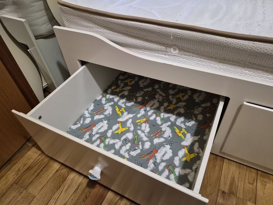 Cama ikea com gavetas e colchao de solteiro